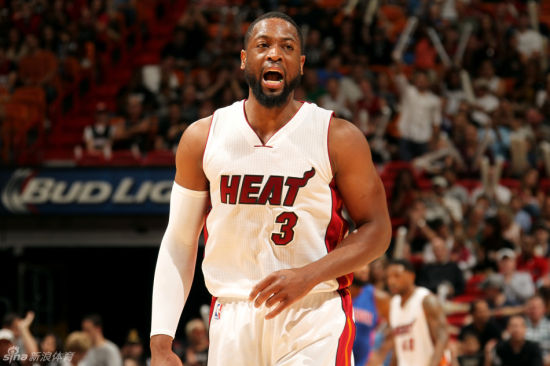 王哲林在昨晚的比赛中表现出色，展现了他作为球队核心的能力和实力。（王哲林昨夜高光发挥，彰显其球队核心地位与实力）