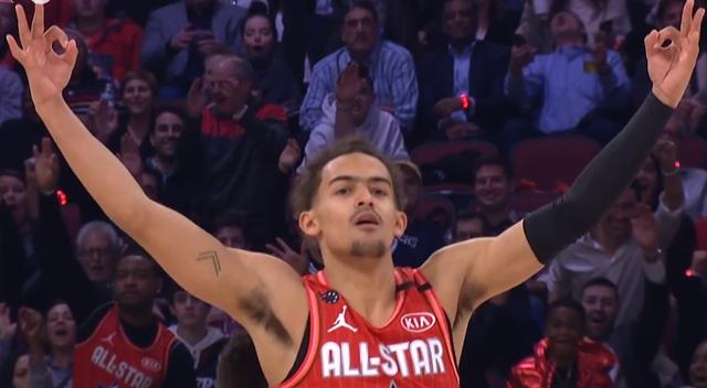 特维斯率塔列雷斯对阵博卡，赛后收到博卡赠送的纪念球衣（特维斯率领塔列雷斯迎战博卡，赛后获赠博卡纪念球衣）