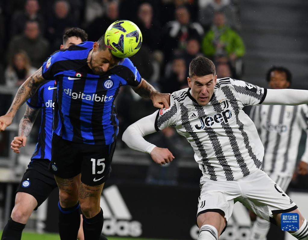 篮球火箭新援表现稳定，逐渐融入体系（火箭新援发挥稳健，逐步融入球队战术体系）