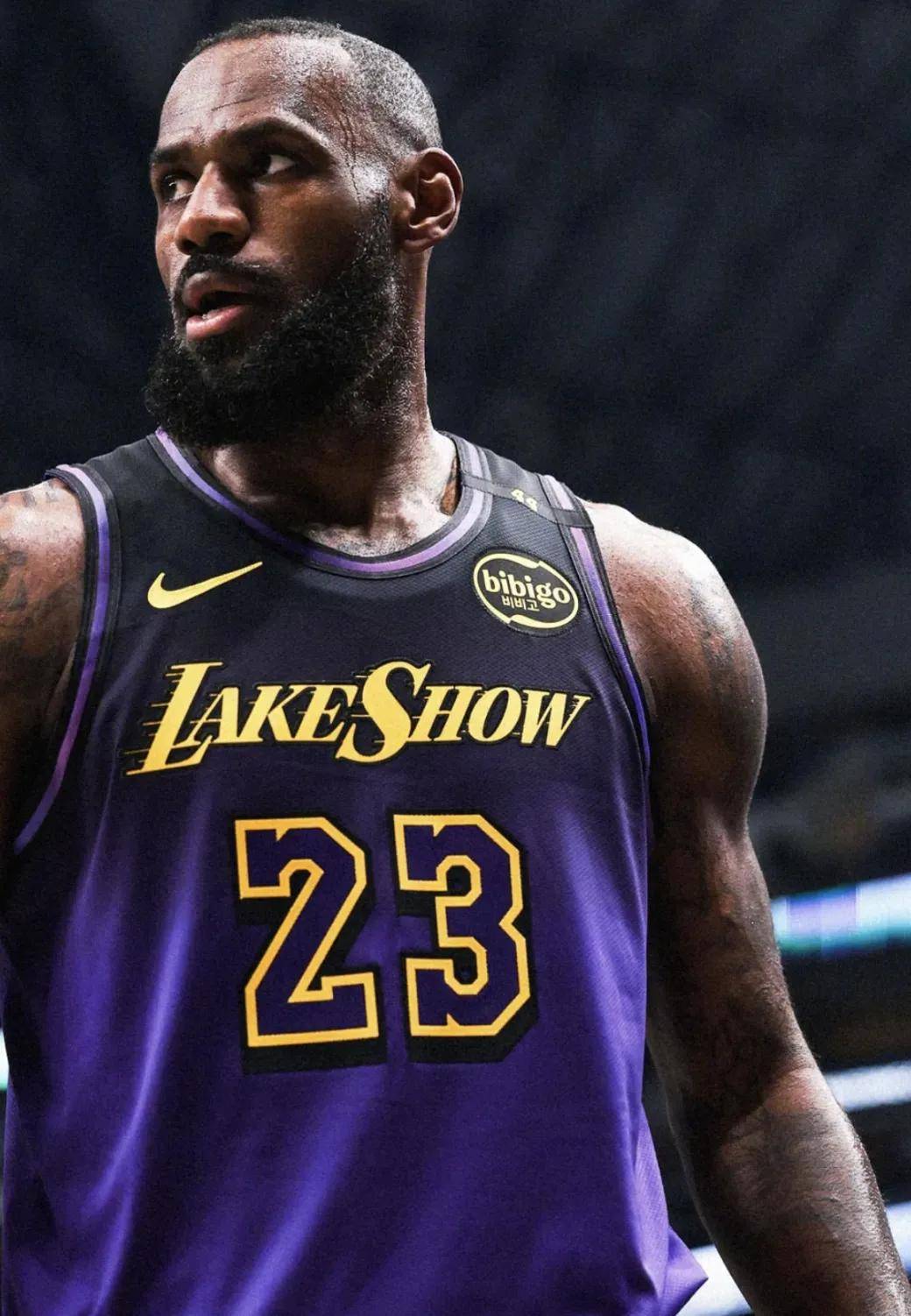 弗兰克：我不认为西蒙斯犯规是红牌，第二个失球也是重大误判（弗兰克直言西蒙斯犯规不应吃红，第二个失球亦为严重误判）