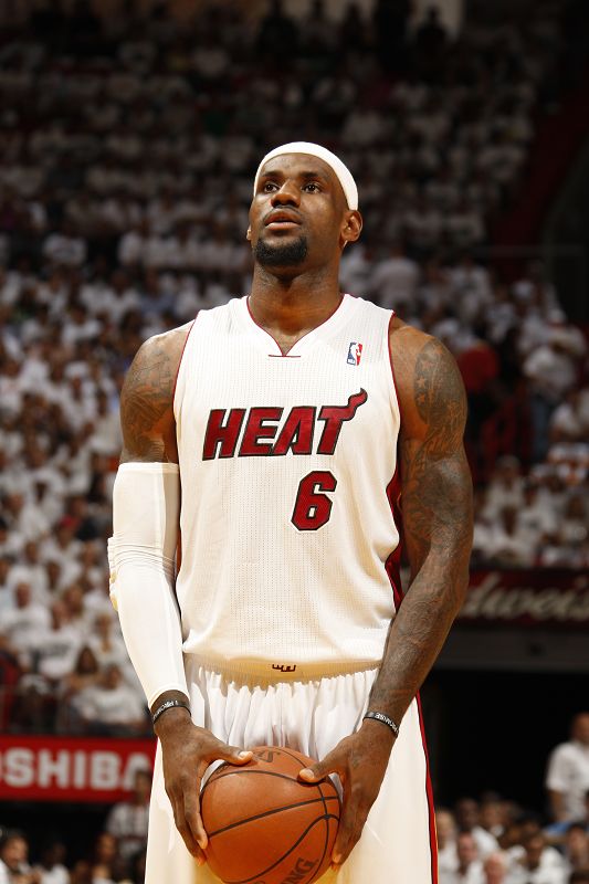 SGA前23场末节出战11场休息12场 关键球场均得分8.9分仍联盟第一（SGA前23战末节仅出场11次、休12次 关键时刻场均8.9分仍领跑联盟）