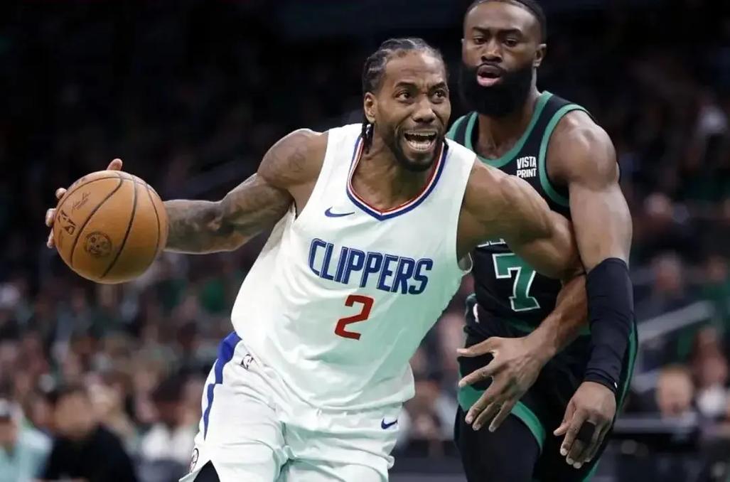 刘军帅晒海牛队与远征军合照：又在末轮完成目标，祝未来可期（刘军帅晒海牛队与远征军合影：再度在末轮达成目标，愿前路可期）