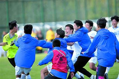 拜仁官方：后卫博埃因病缺席与斯图加特的比赛（拜仁官宣：后卫博埃因病无缘战斯图加特）