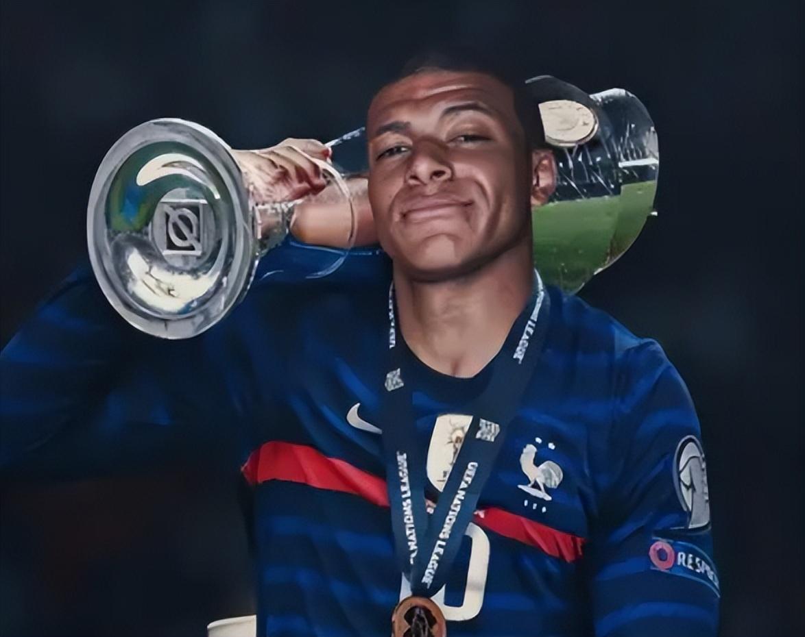 铜梁龙李镇全谈冲超：有这么多人支持我们，为什么不能冲超？（李镇全：有这么多人支持，铜梁龙为何不能冲超？）