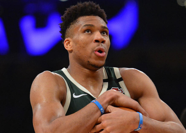 孔帕尼谈乌尔比希：他从诺伊尔身上学到了很多，正在稳步成长（孔帕尼：乌尔比希从诺伊尔身上获益良多，正稳步提升）