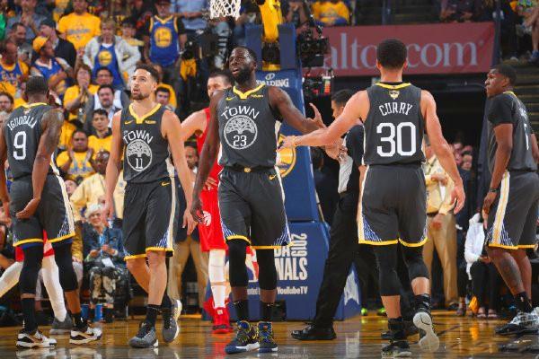 世体：拉什福德因重感冒仍未参加合练，周六能否出战存疑问（世体：拉什福德重感冒仍未随队合练，周六出战成疑）