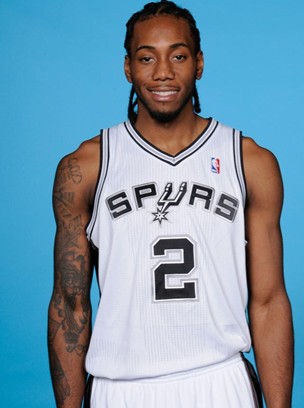 媒体人：如果不是球队伤病多，小杨就在发展联盟专心练级挺好（媒体人：要不是球队伤兵多，小杨在发展联盟专注提升更好）