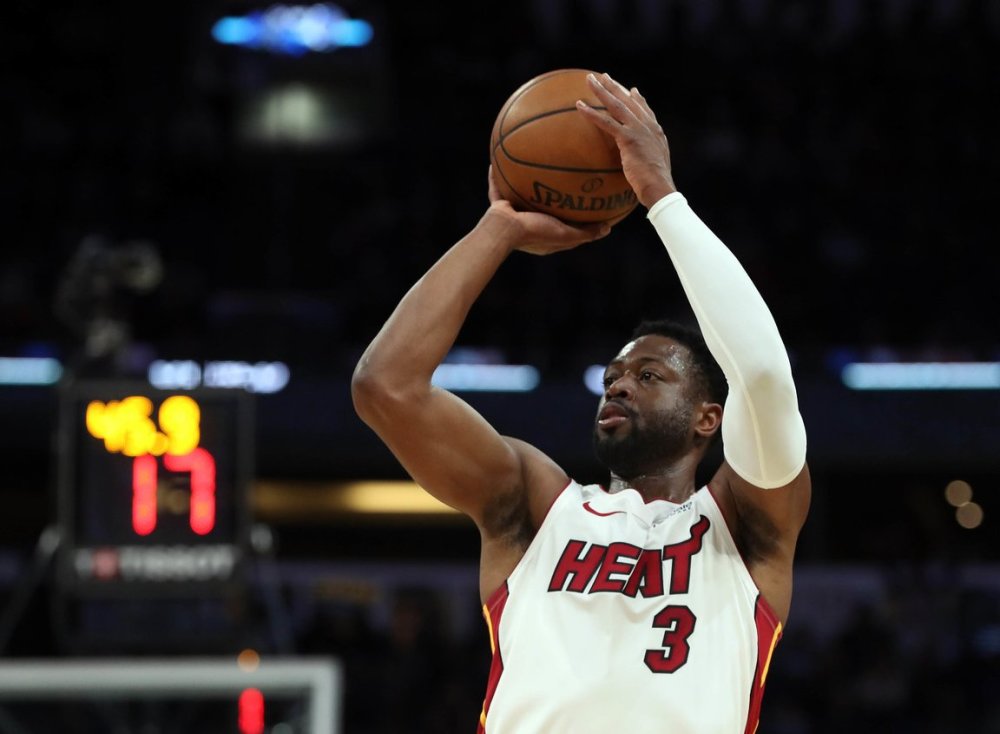 意甲积分榜：争冠白热化，米兰1球净胜球优势领先那不勒斯居首（意甲榜首鏖战：米兰凭1球净胜力压那不勒斯领跑）