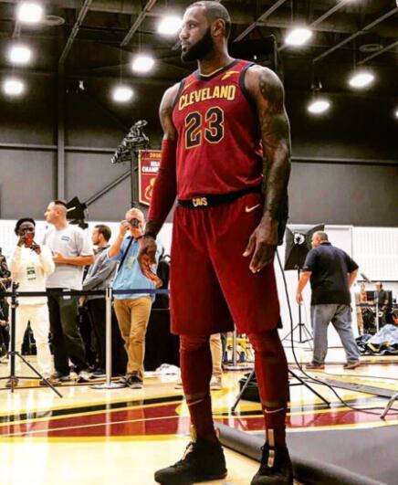 NBA战报：布伦森35分，尼克斯117-101轻取猛龙（NBA快讯：布伦森轰下35分，尼克斯117-101击退猛龙）