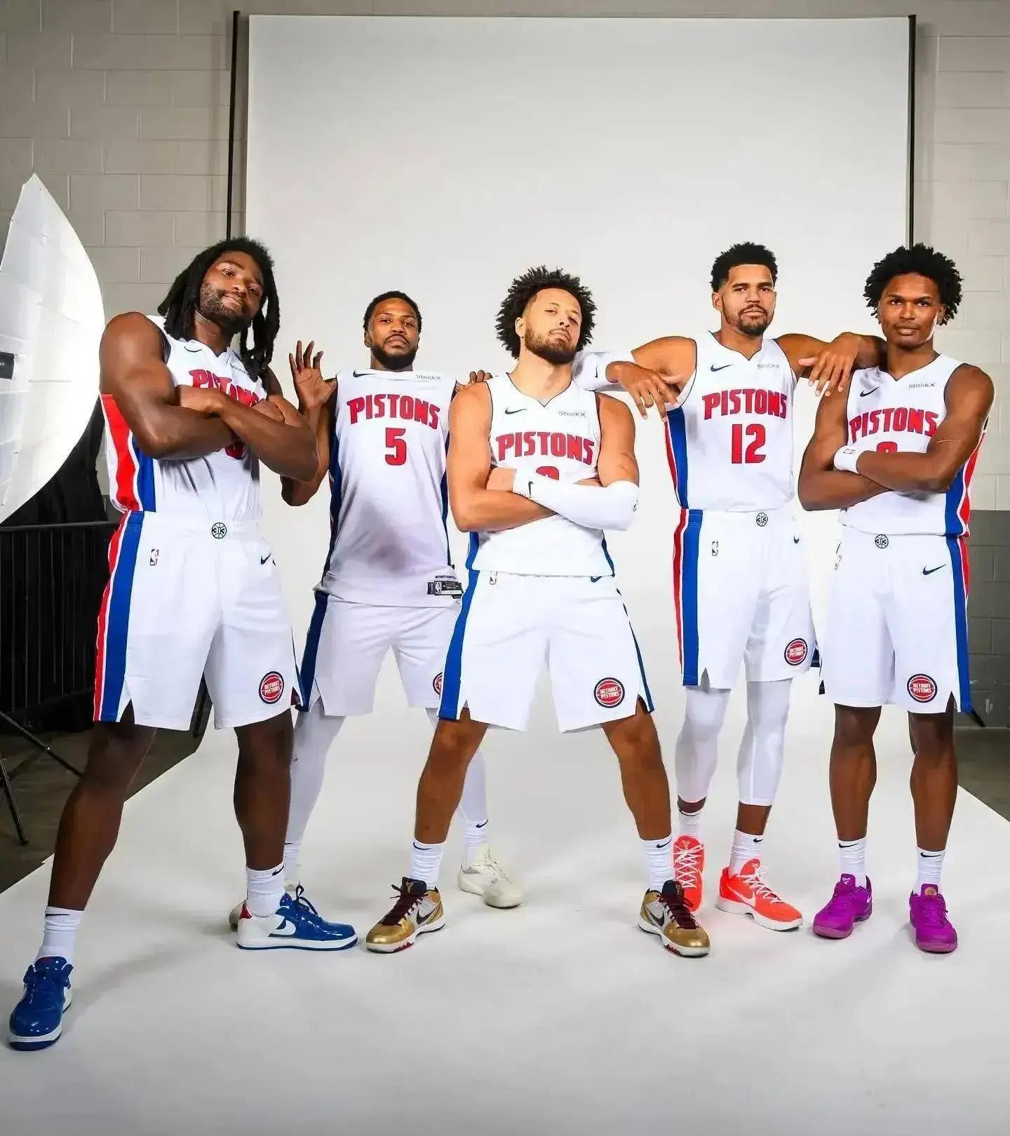 记者：佛罗伦萨已经决定解雇皮奥利，但帕拉迪诺不会回归（据记者报道，佛罗伦萨已决定解雇皮奥利，帕拉迪诺不会回归）