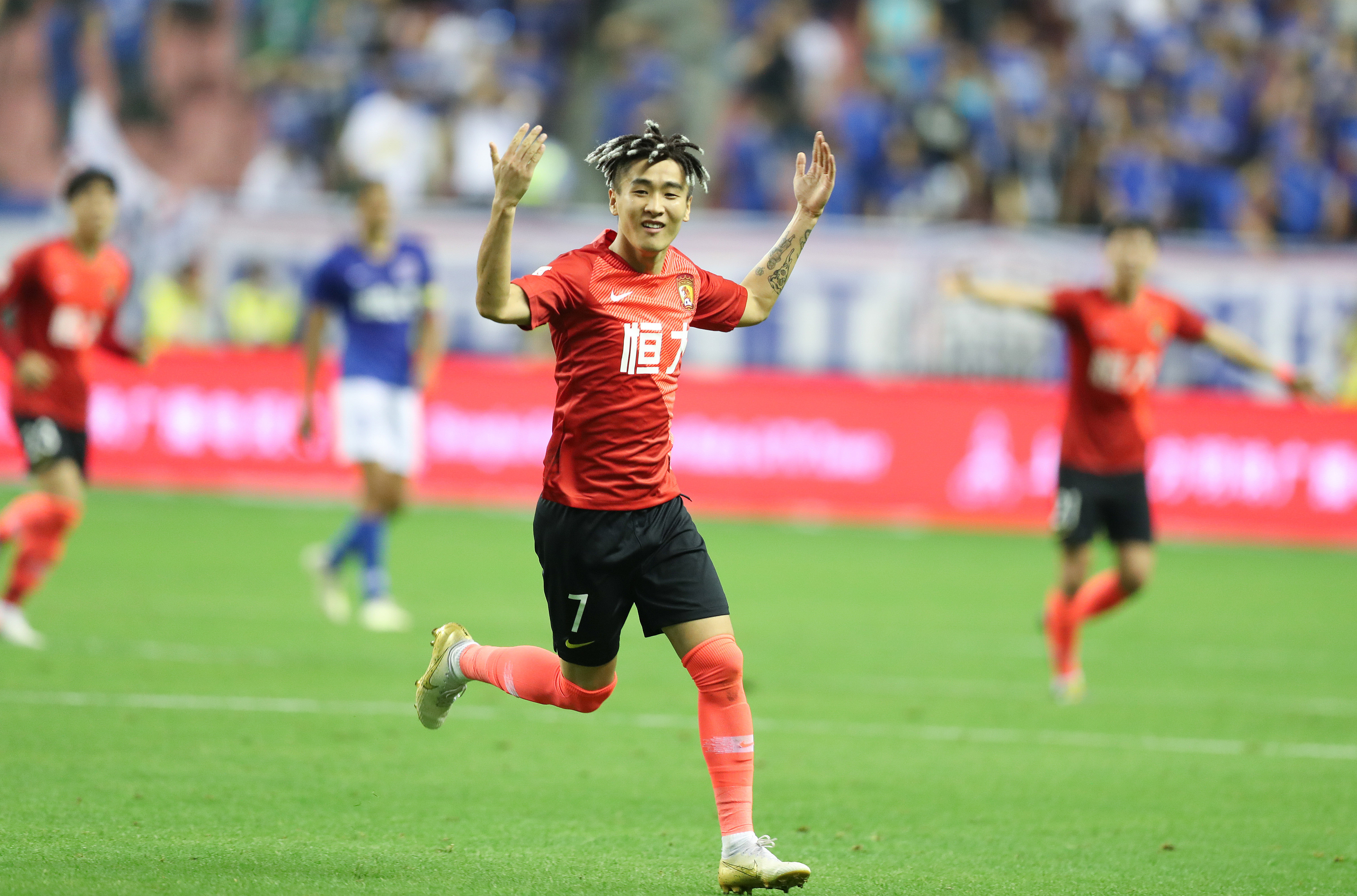 篮球湖人球员社媒晒训练照，状态积极（湖人球员社媒晒训练照 状态正佳）