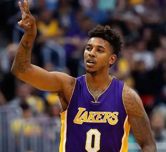 巴萨副主席：当前票价确实偏高；正为梅西准备他值得的致敬（巴萨副主席承认票价过高：正筹备对梅西的应有致敬）