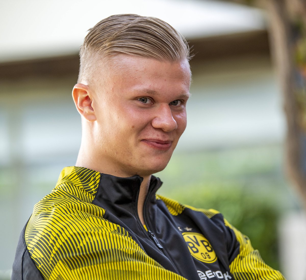 成都蓉城祝贺铜梁龙冲超：期待我们明年中超赛场见（成都蓉城恭贺铜梁龙成功冲超，期待明年中超赛场相见）