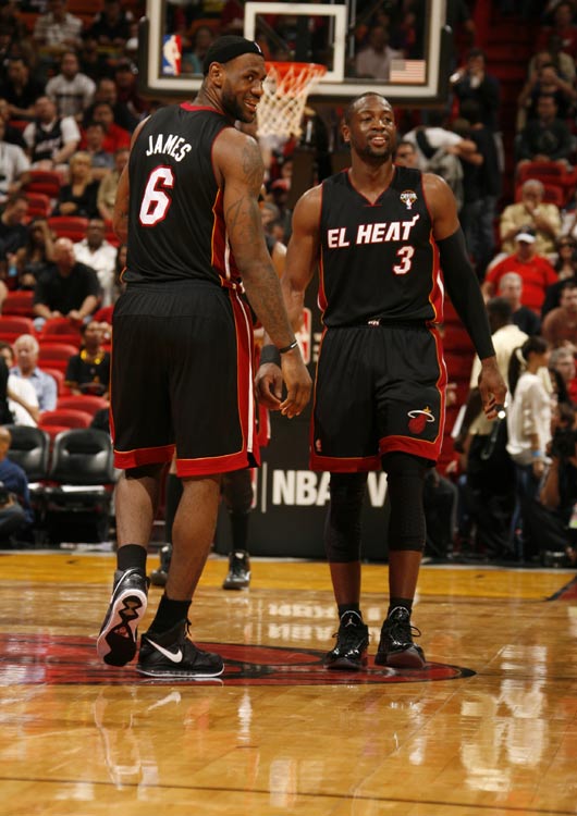 中国足协代表团访问法兰克福俱乐部，双方开展深度交流（中国足协代表团赴法兰克福俱乐部考察，双方展开深入对话）