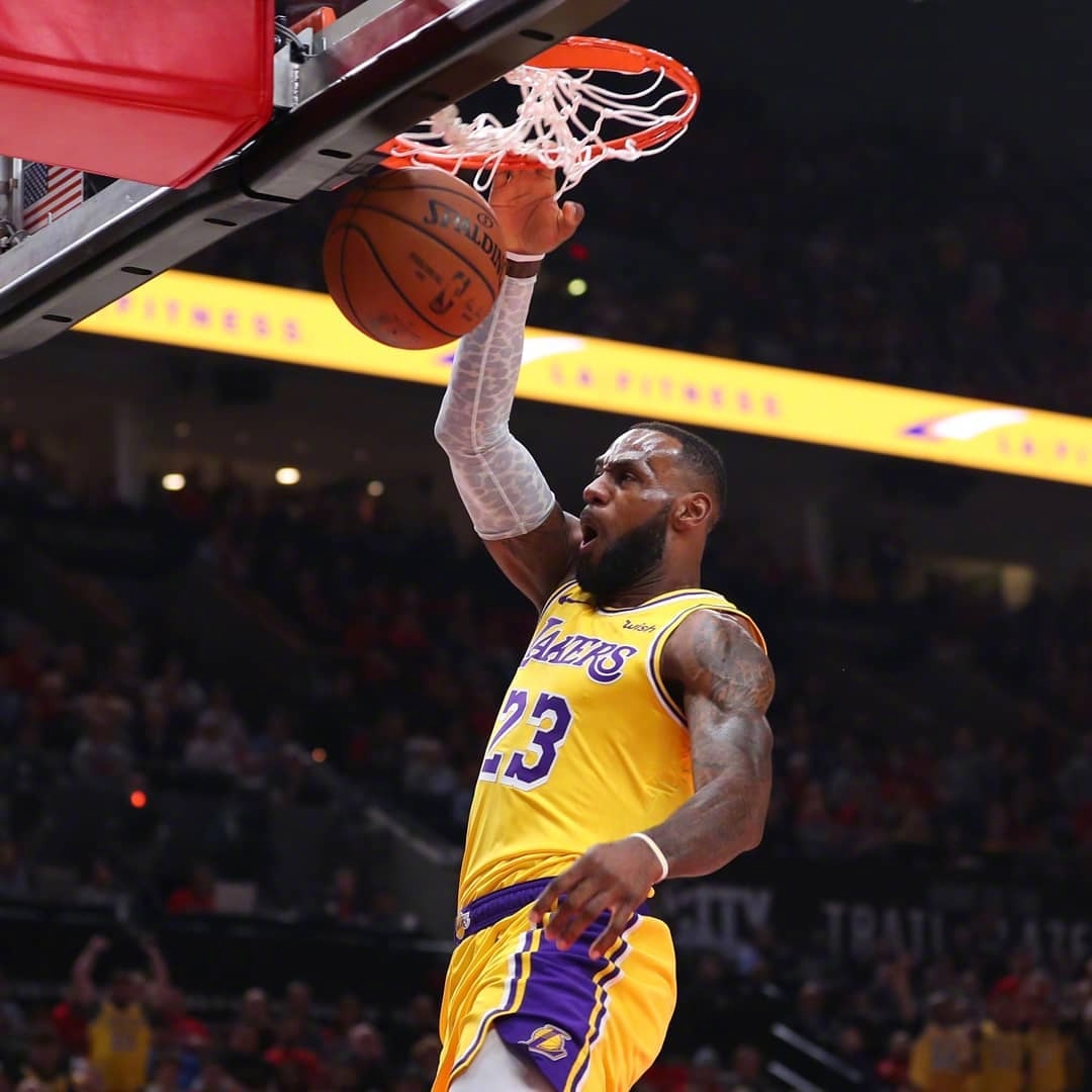 菲尔-琼斯：阿森纳可以充分利用拜仁在定位球防守上的弱点（菲尔-琼斯：阿森纳应抓住拜仁定位球防守漏洞）